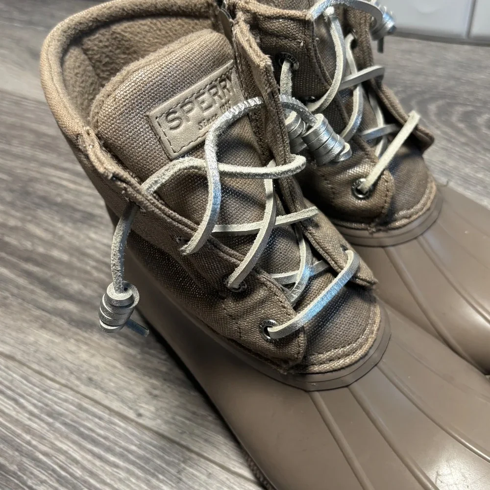 Sperry Top-Sider‎ Women's Saltwater Duck Boots Light Grey Metallic Women's 7.5